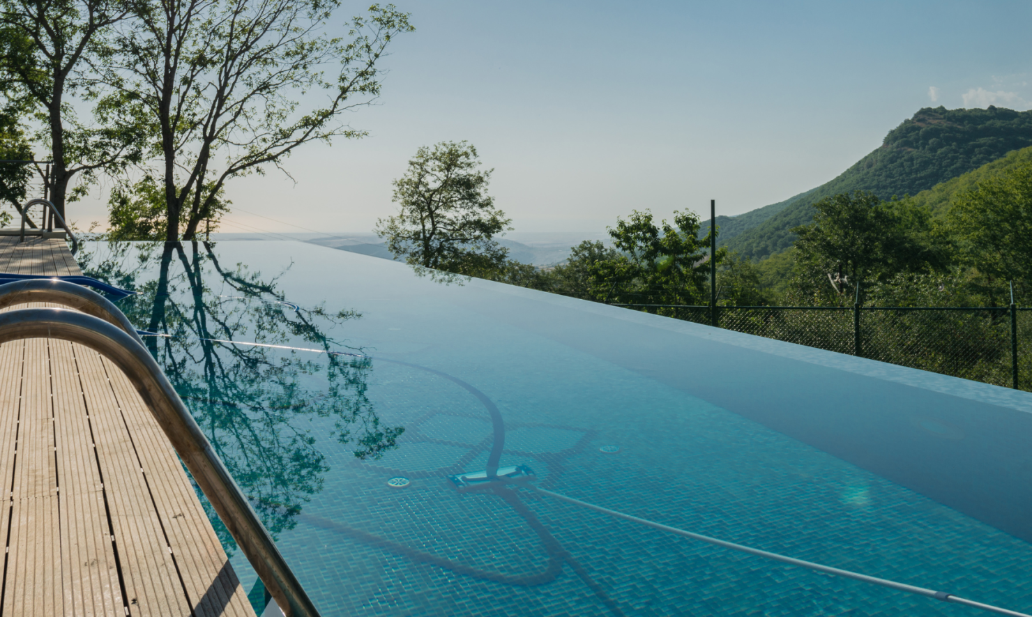 The eternal debate between a polyester swimming pool and an in-ground swimming pool